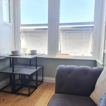 Westcliff-On-Sea Modern 2 Bedroom Apartment - Free Parking Southend-on-Sea Esterno foto