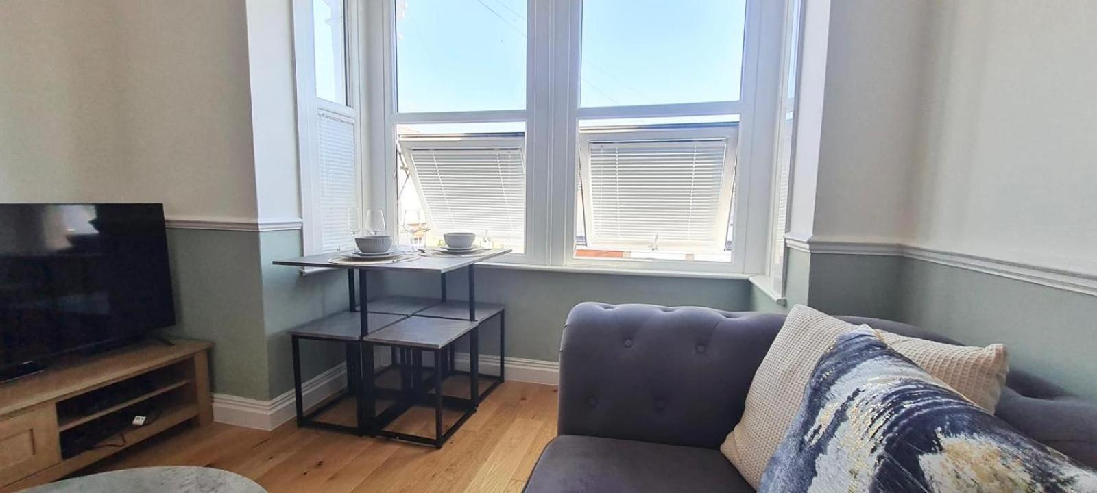 Westcliff-On-Sea Modern 2 Bedroom Apartment - Free Parking Southend-on-Sea Esterno foto