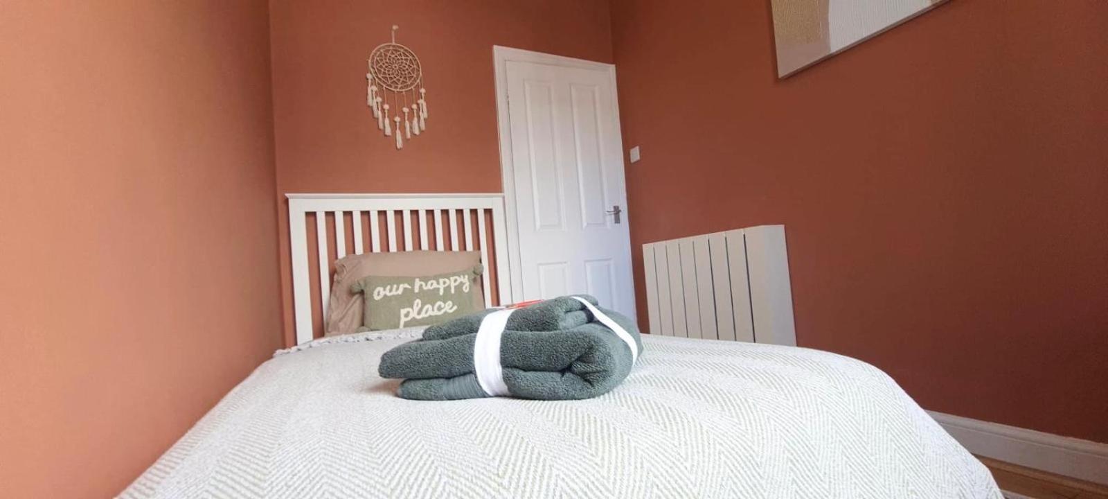 Westcliff-On-Sea Modern 2 Bedroom Apartment - Free Parking Southend-on-Sea Esterno foto