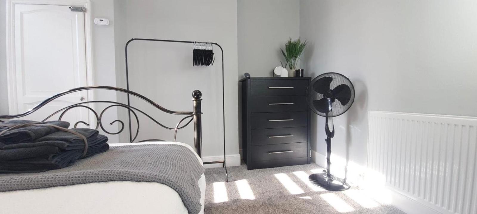 Westcliff-On-Sea Modern 2 Bedroom Apartment - Free Parking Southend-on-Sea Esterno foto