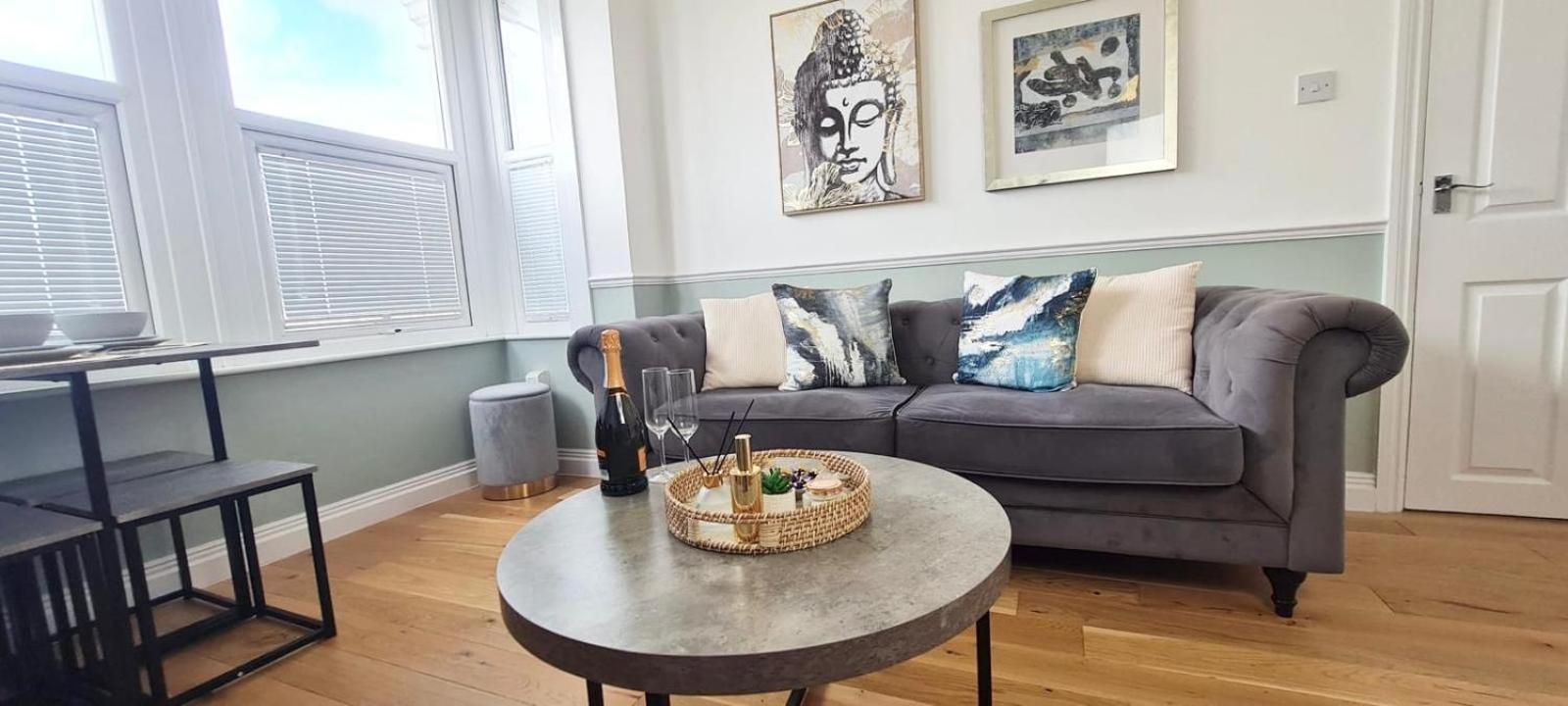 Westcliff-On-Sea Modern 2 Bedroom Apartment - Free Parking Southend-on-Sea Esterno foto