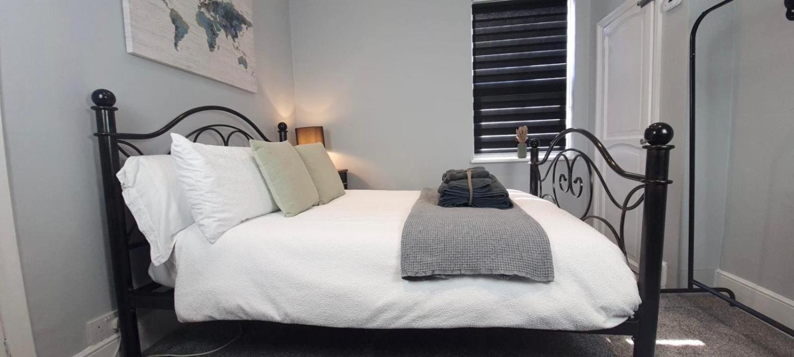 Westcliff-On-Sea Modern 2 Bedroom Apartment - Free Parking Southend-on-Sea Esterno foto