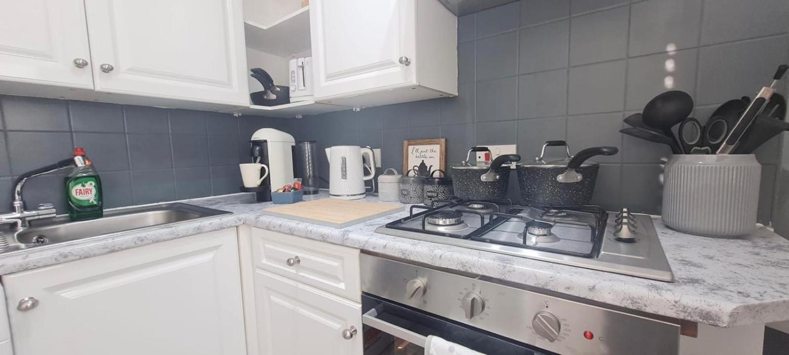 Westcliff-On-Sea Modern 2 Bedroom Apartment - Free Parking Southend-on-Sea Esterno foto