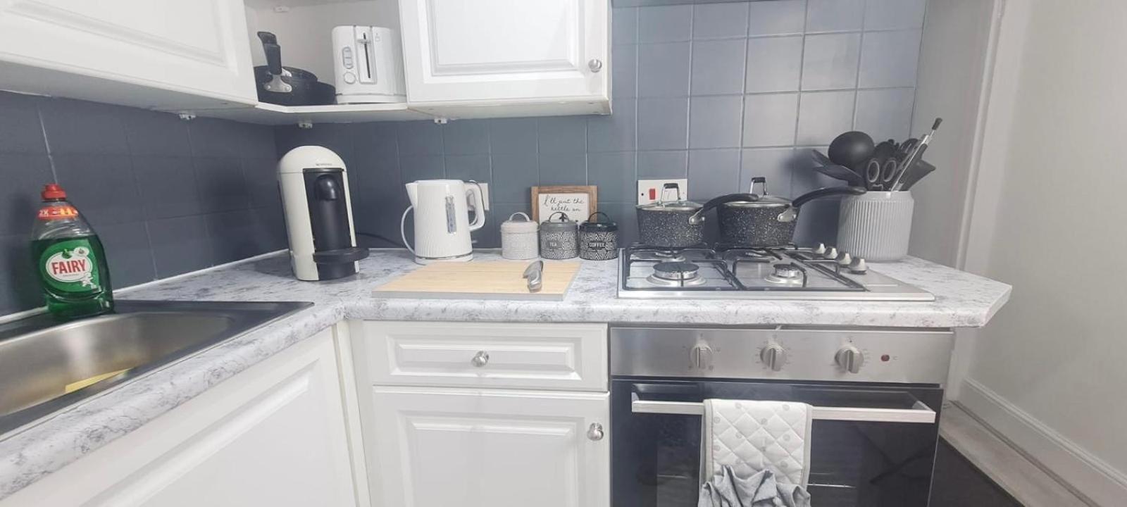 Westcliff-On-Sea Modern 2 Bedroom Apartment - Free Parking Southend-on-Sea Esterno foto