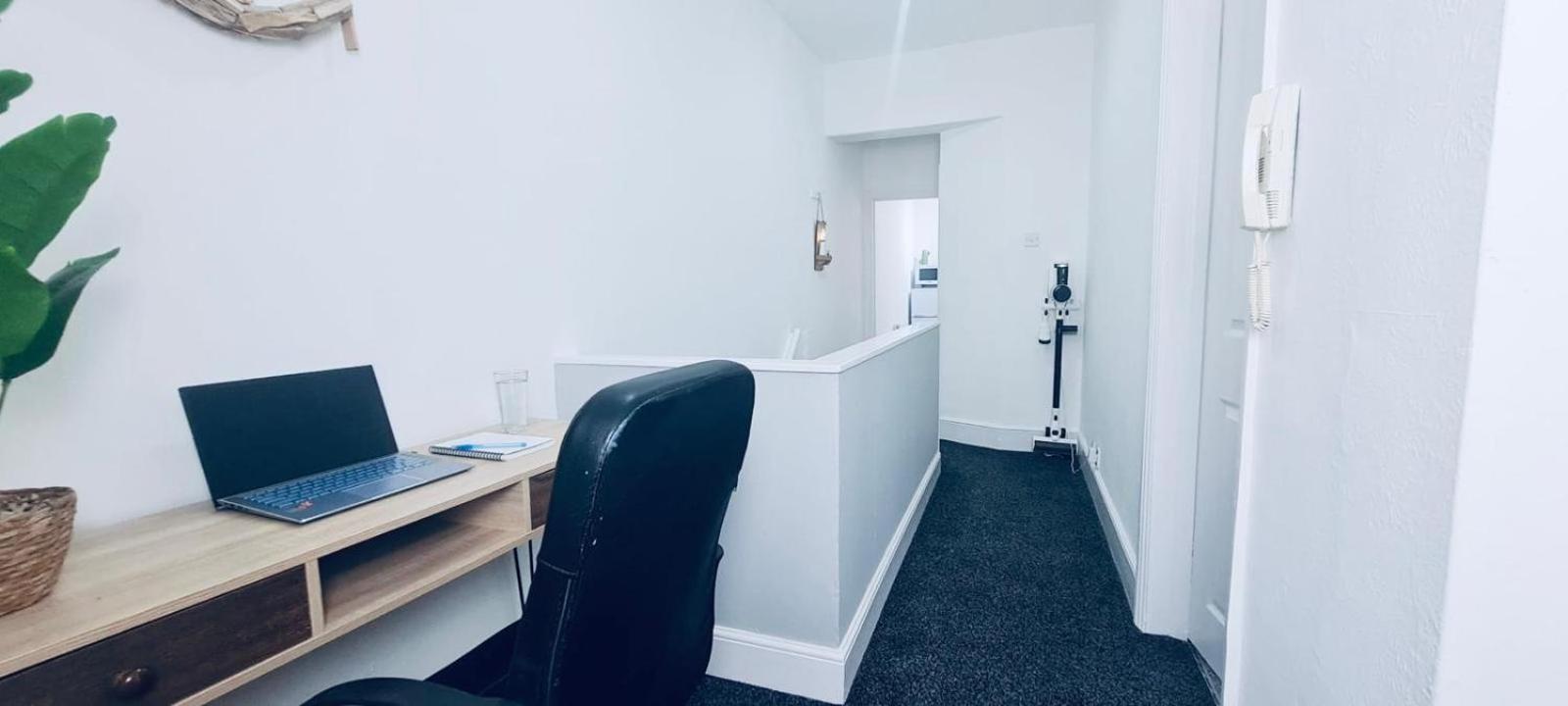 Westcliff-On-Sea Modern 2 Bedroom Apartment - Free Parking Southend-on-Sea Esterno foto