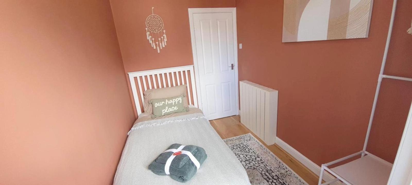 Westcliff-On-Sea Modern 2 Bedroom Apartment - Free Parking Southend-on-Sea Esterno foto