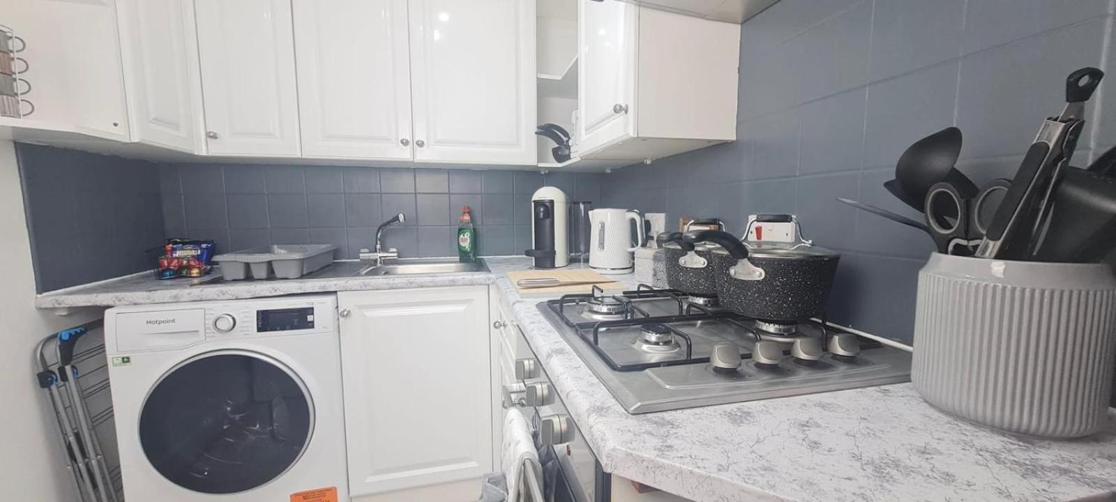 Westcliff-On-Sea Modern 2 Bedroom Apartment - Free Parking Southend-on-Sea Esterno foto