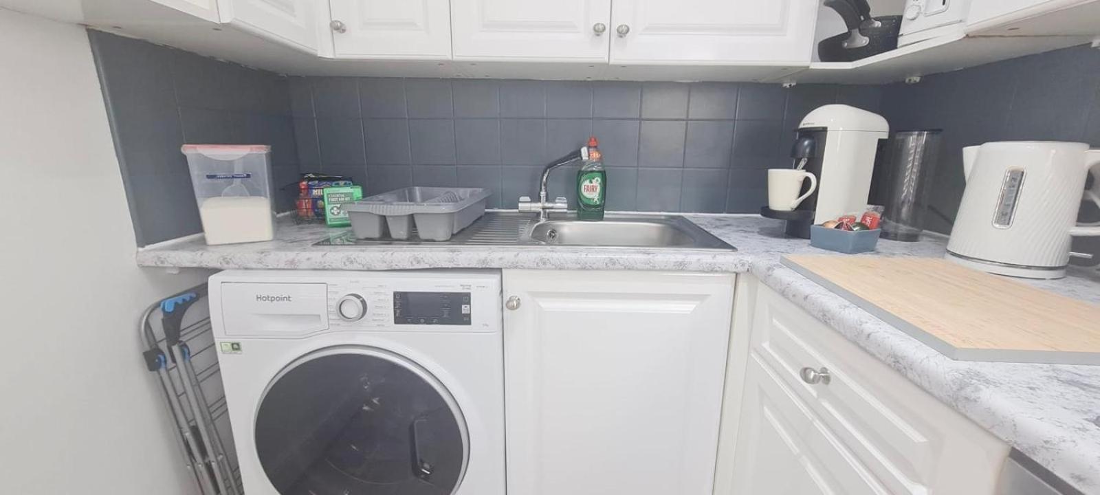 Westcliff-On-Sea Modern 2 Bedroom Apartment - Free Parking Southend-on-Sea Esterno foto