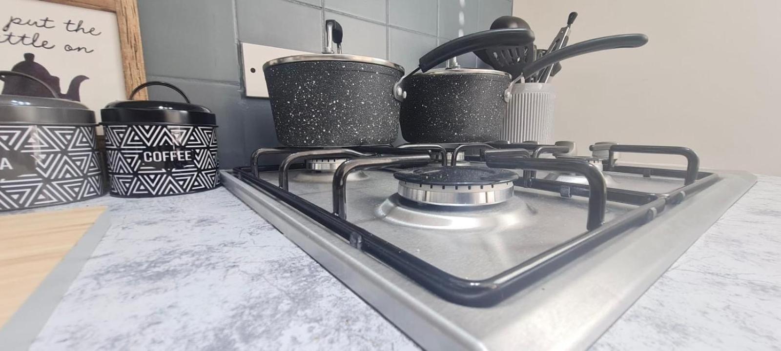 Westcliff-On-Sea Modern 2 Bedroom Apartment - Free Parking Southend-on-Sea Esterno foto