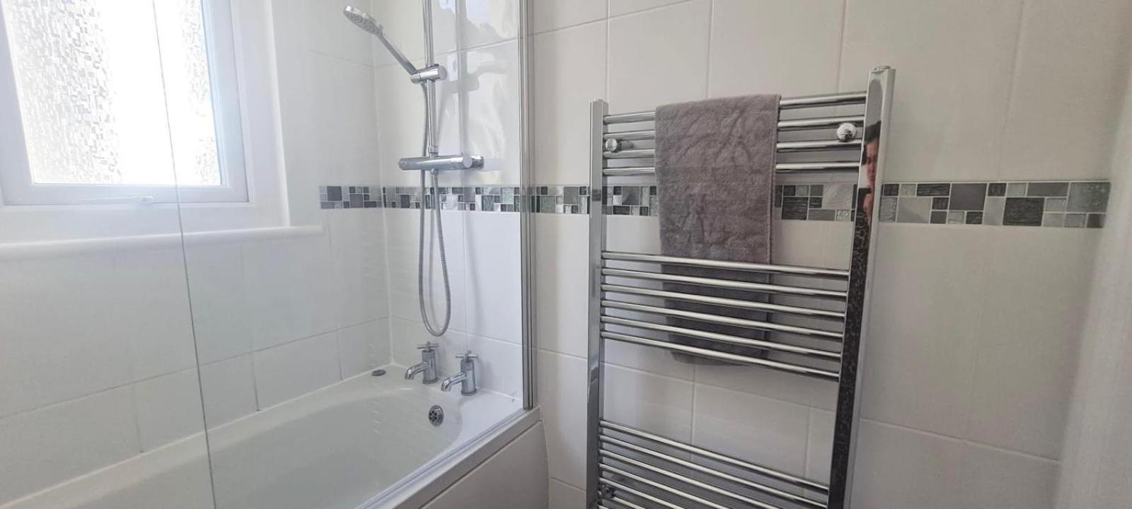 Westcliff-On-Sea Modern 2 Bedroom Apartment - Free Parking Southend-on-Sea Esterno foto