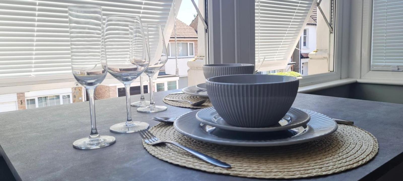 Westcliff-On-Sea Modern 2 Bedroom Apartment - Free Parking Southend-on-Sea Esterno foto