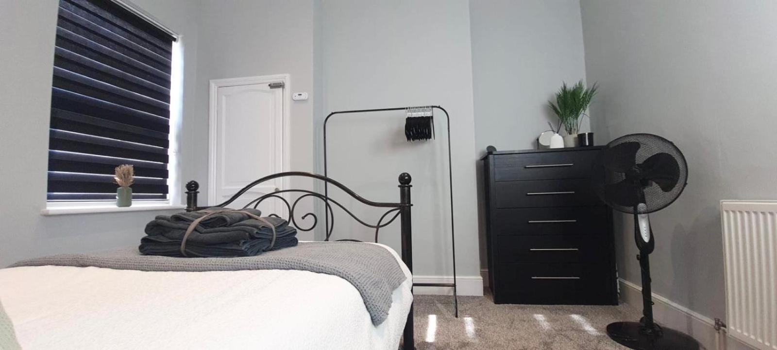 Westcliff-On-Sea Modern 2 Bedroom Apartment - Free Parking Southend-on-Sea Esterno foto