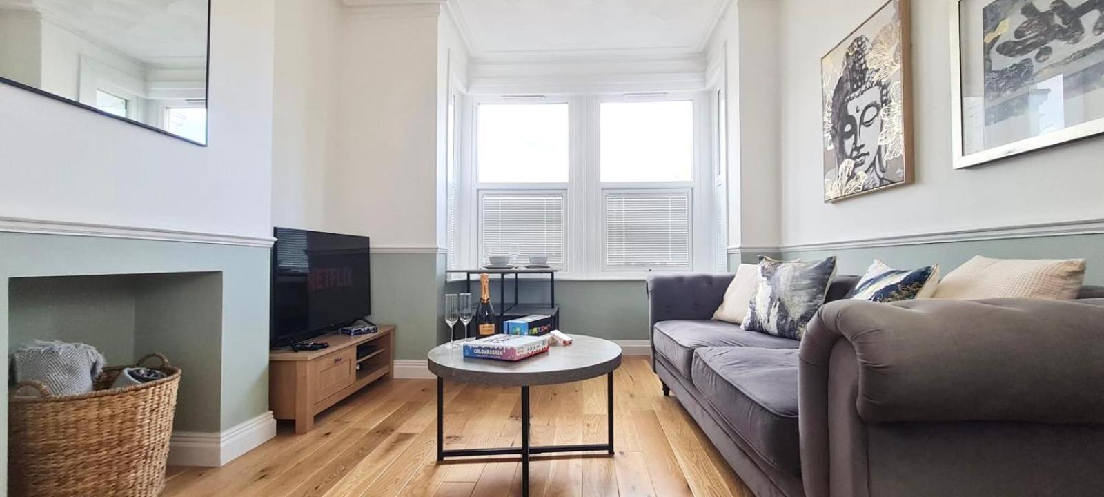 Westcliff-On-Sea Modern 2 Bedroom Apartment - Free Parking Southend-on-Sea Esterno foto