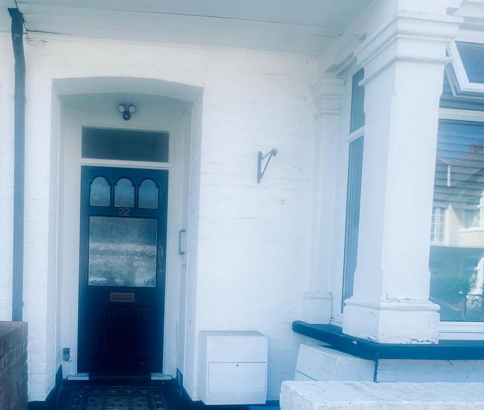 Westcliff-On-Sea Modern 2 Bedroom Apartment - Free Parking Southend-on-Sea Esterno foto